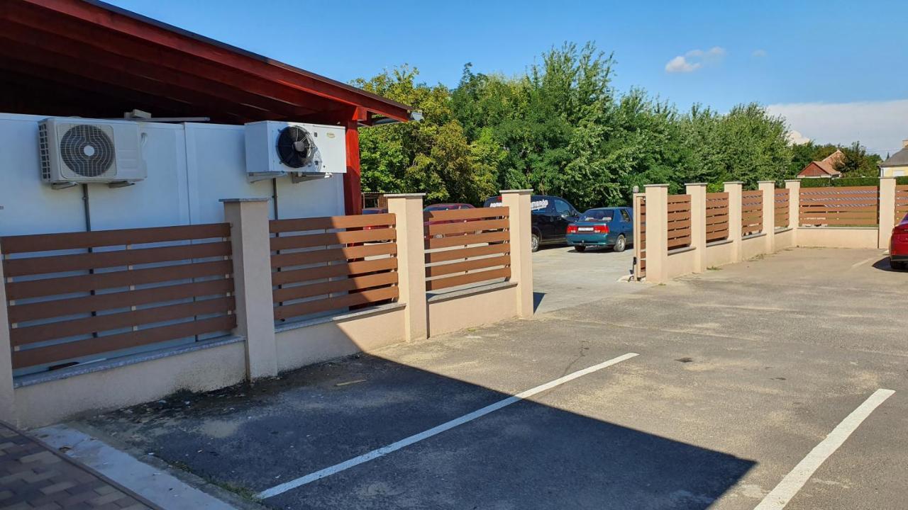 Kék Lagúna Panzió Dombrád Exterior foto