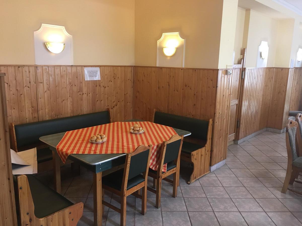 Kék Lagúna Panzió Dombrád Exterior foto